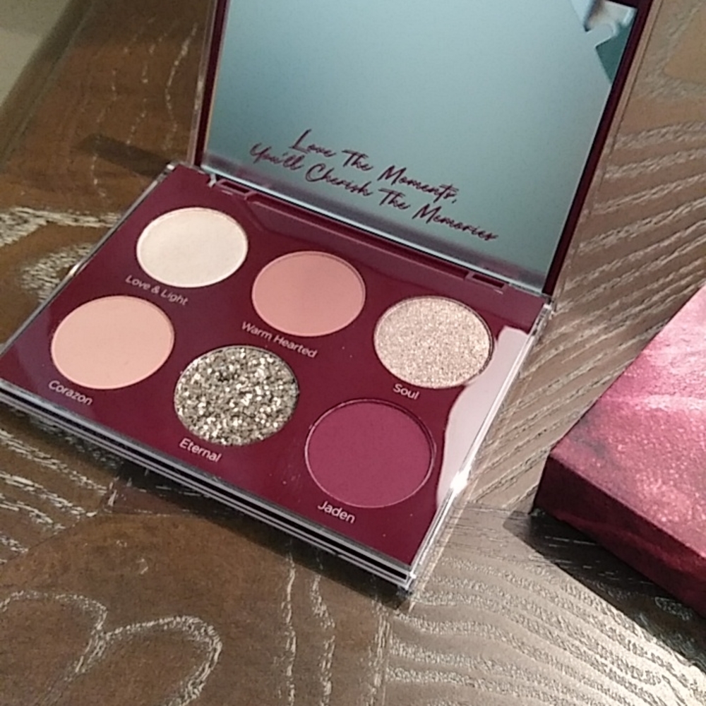 New Dominique Cosmetics Unconditional Eyeshadow Palette. - Picture 6 of 15
